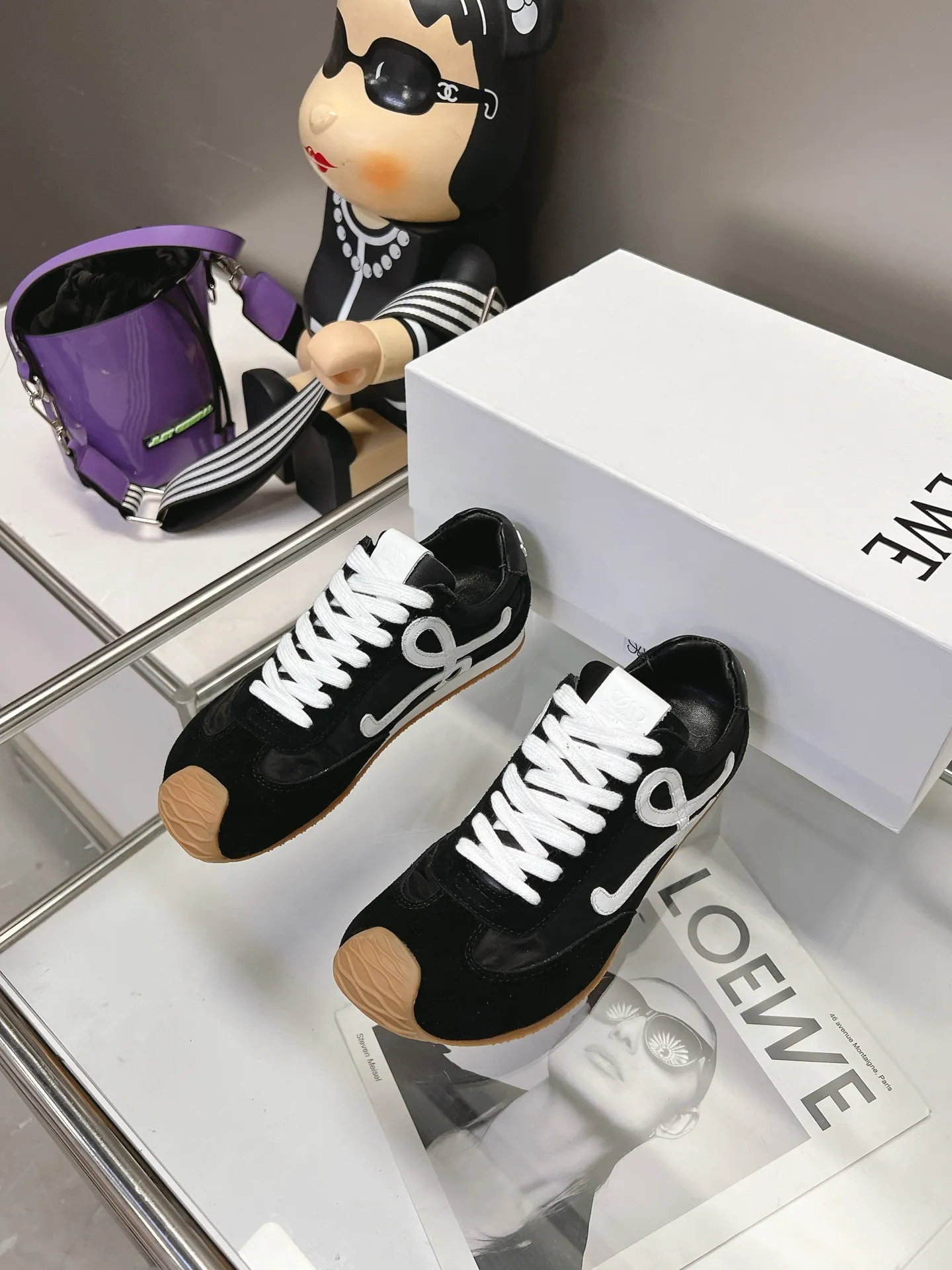 👟👟Ex-factory price 540👟👟 Original BALLET RUNNER2.0 Loewe ballet shoes! Asymmetrical toe shape, Loewe's signature design! Super soft, light and flexible wave pattern original T👟👟factory price U bottom, (not ordinary rubber bottom) original cover last + strong top craftsmanship wrapping feeling, first-class comfort! The 3D injection molded rubber LOEWE logo on the heel gives this shoe a retro and elegant interpretation, and incorporates modernity and LOEWE's unique style. There are so many colors and pictures will be updated one after another. Code number: 35-40 (41 customized)